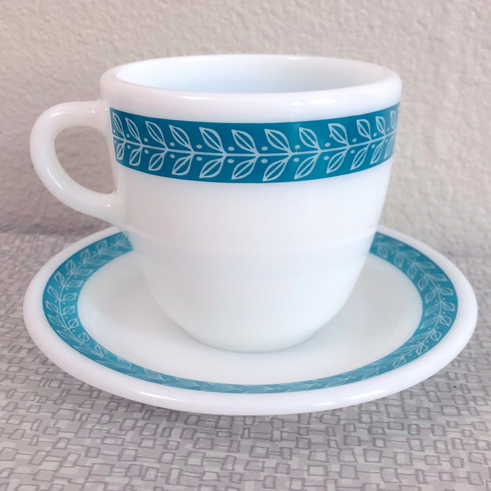 VINTAGE PYREX/CORNING COFFEE CUP AND SAUCER LAUREL SET